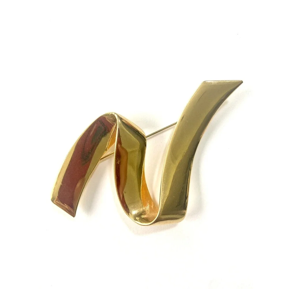 Monet Vintage Gold Tone Abstract Ribbon Wavy Brooch Pin Signed Statement Jewelry